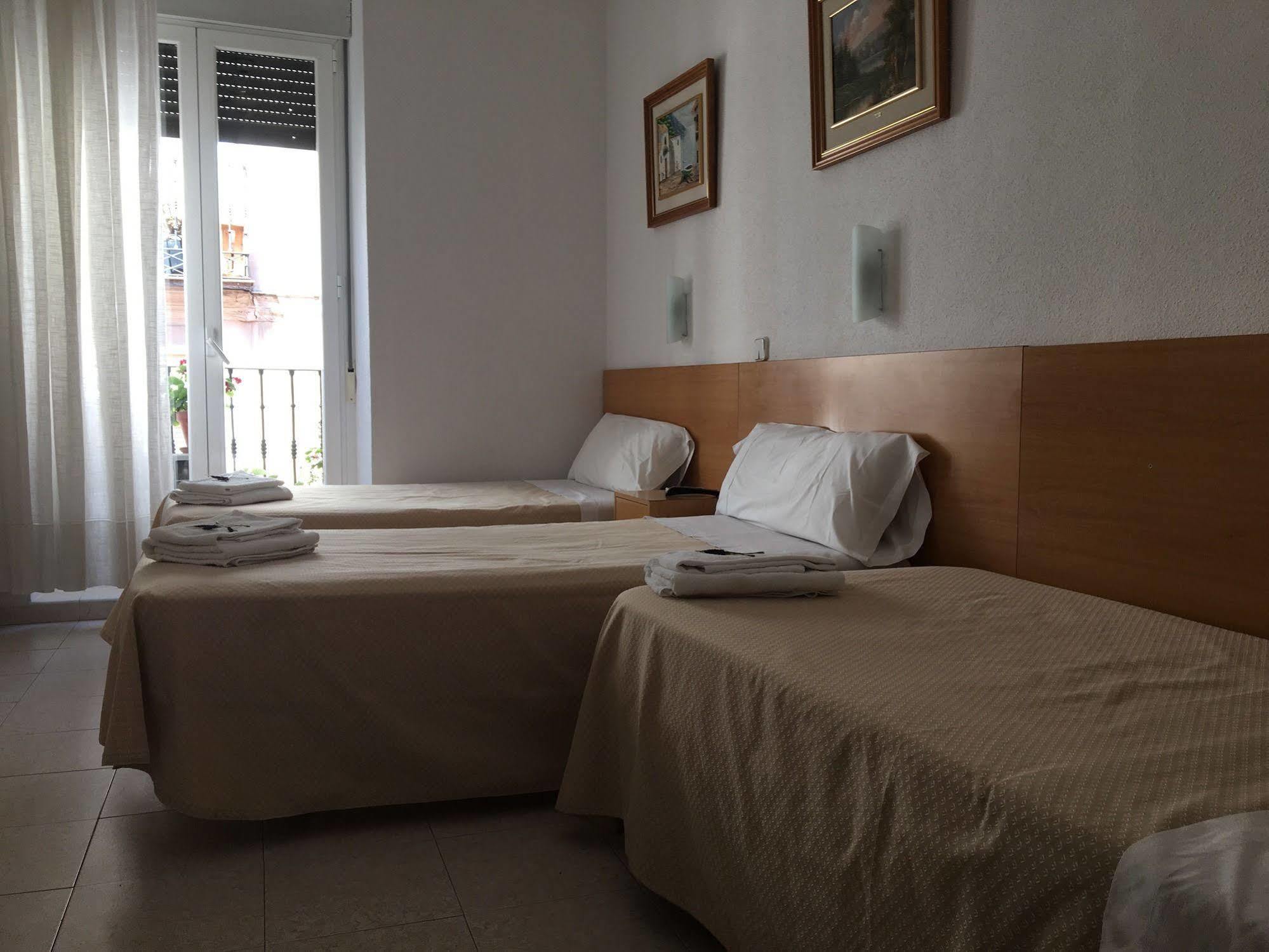 Hostal R. Lido Madrid Exterior photo