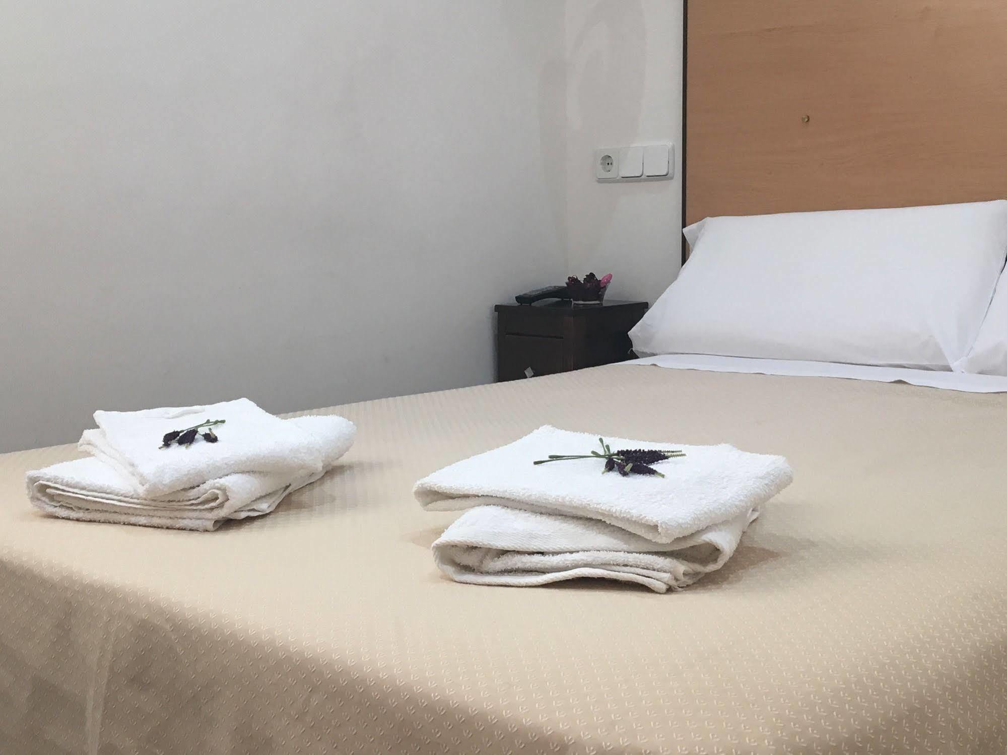 Hostal R. Lido Madrid Exterior photo