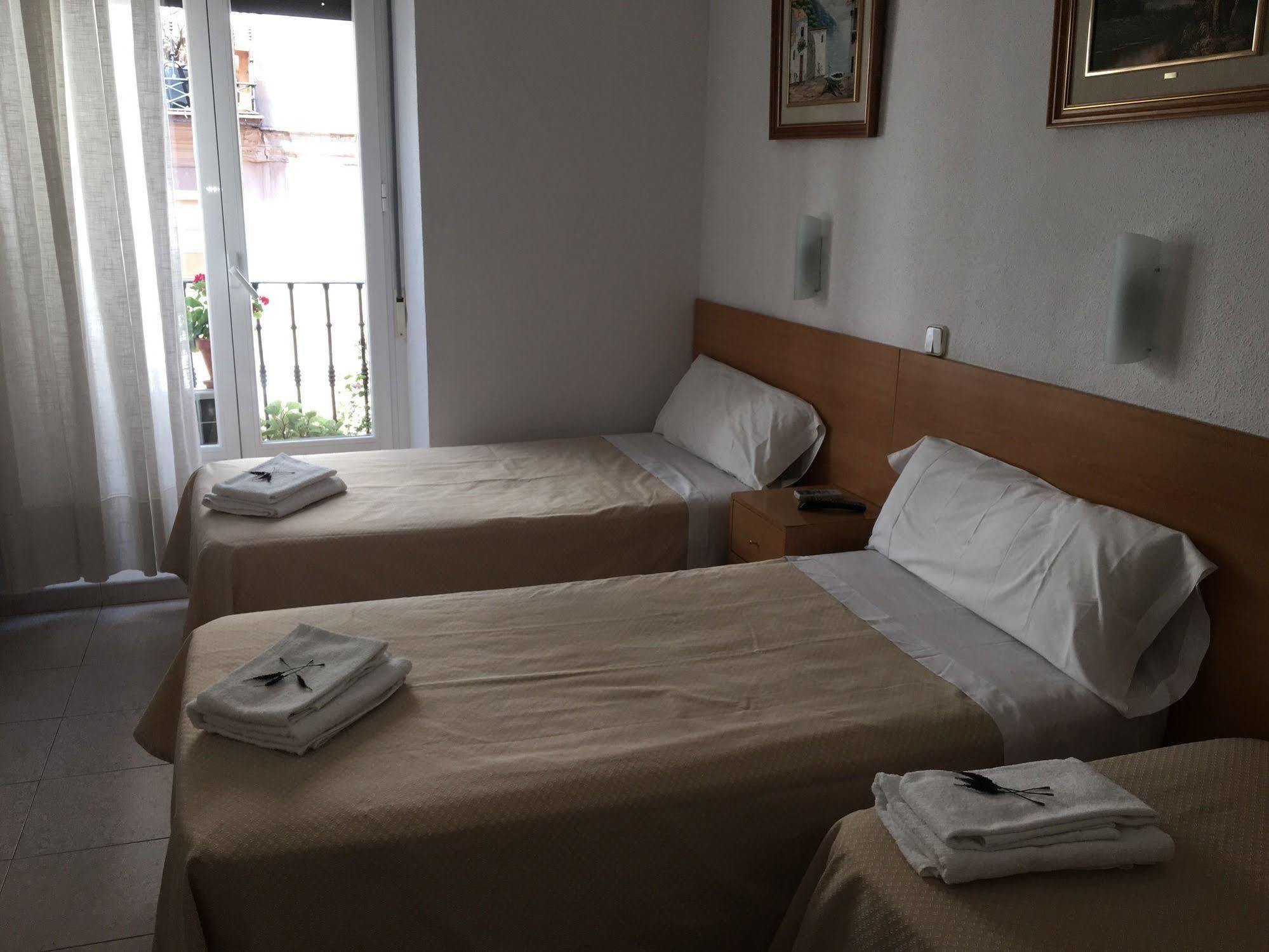 Hostal R. Lido Madrid Exterior photo