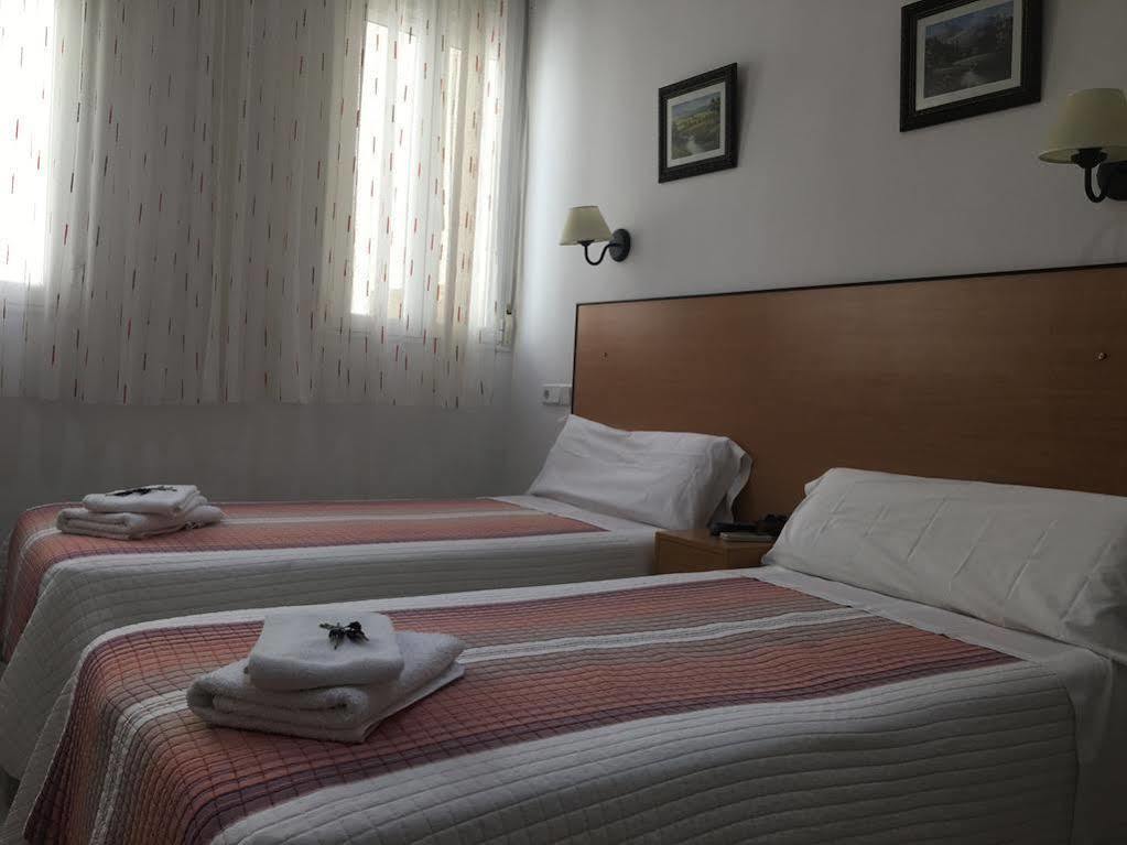 Hostal R. Lido Madrid Exterior photo