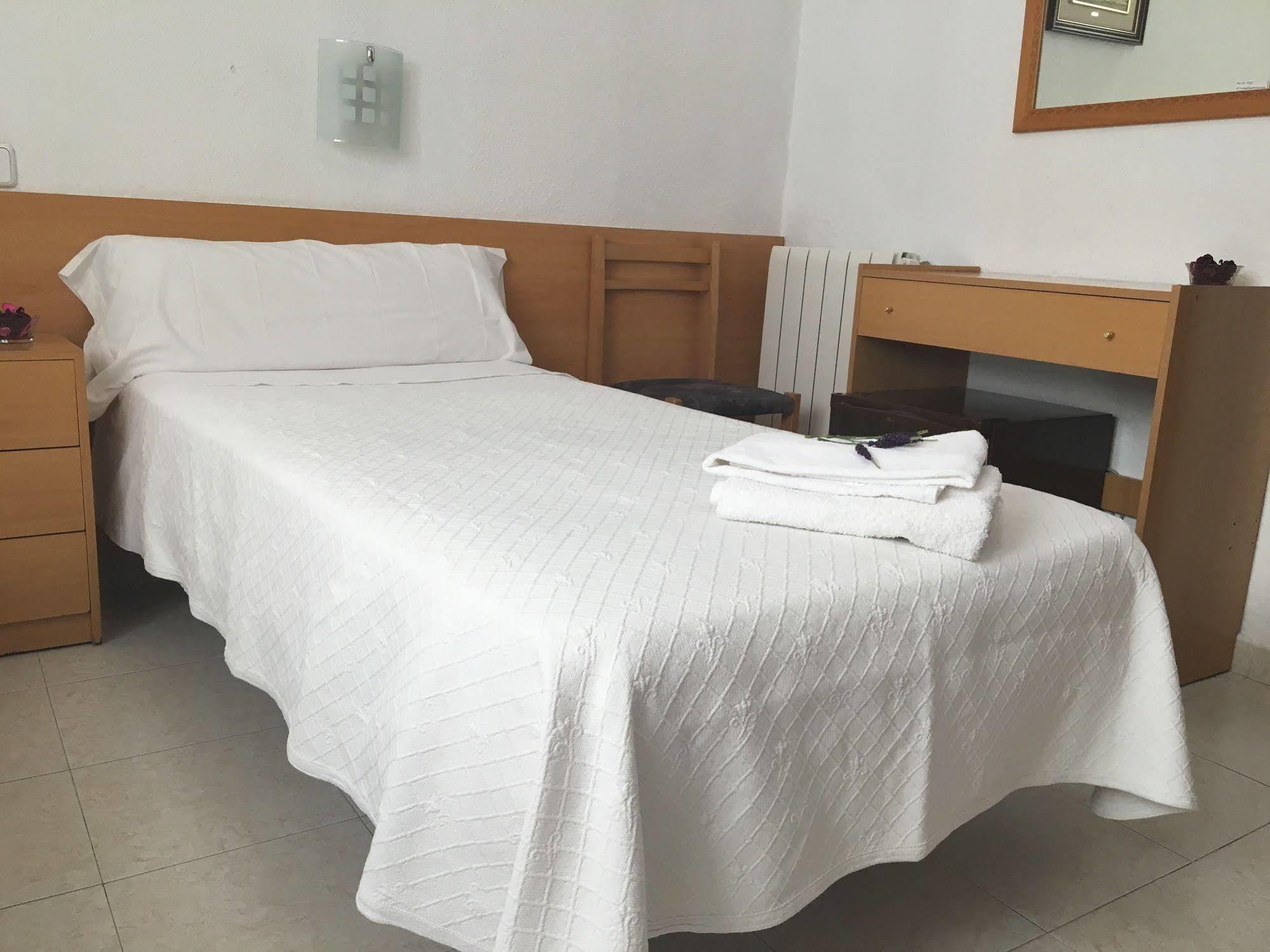 Hostal R. Lido Madrid Exterior photo